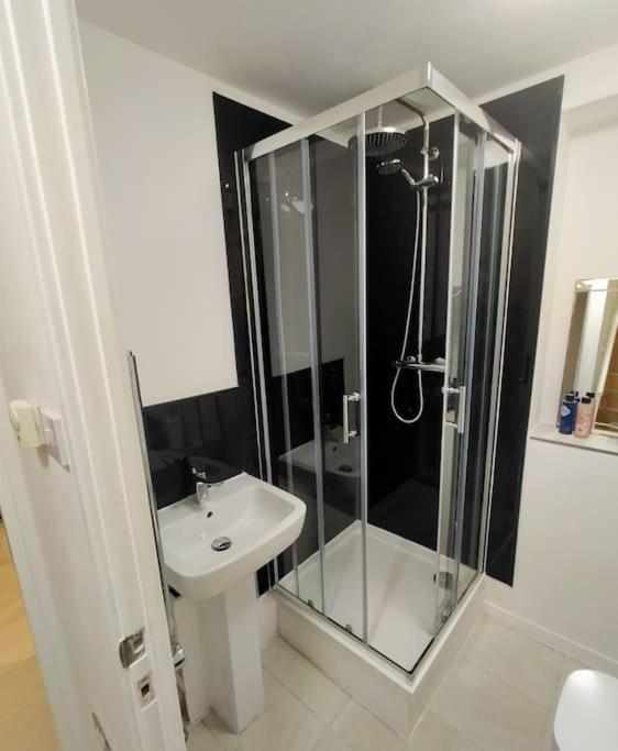 Impeccable 2-Bed House Διαμέρισμα Λονδίνο Εξωτερικό φωτογραφία