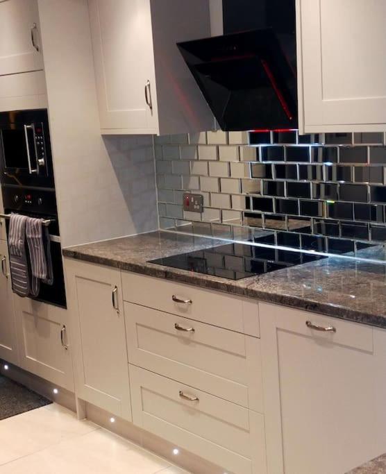 Impeccable 2-Bed House Διαμέρισμα Λονδίνο Εξωτερικό φωτογραφία