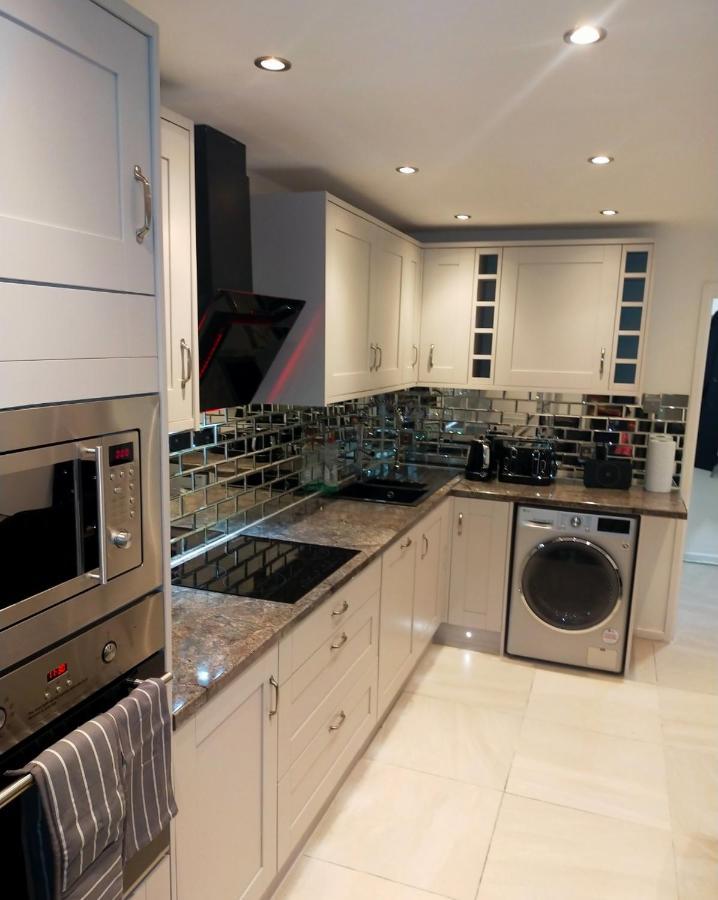 Impeccable 2-Bed House Διαμέρισμα Λονδίνο Εξωτερικό φωτογραφία